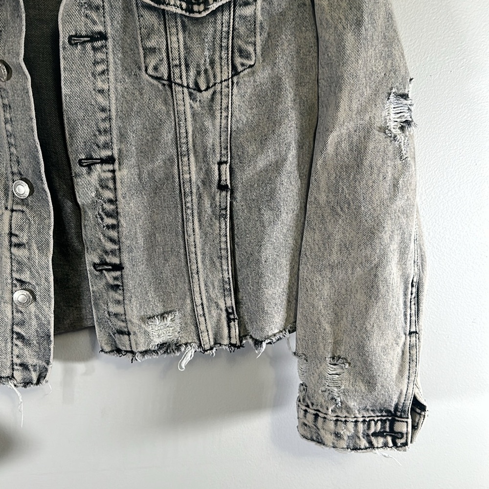 Vervet classic crop fit distressed acid wash Jean jacket size large - Picture 7 of 8